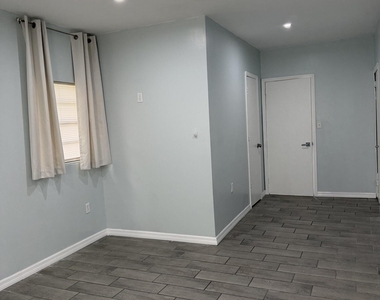 1717 La Marche Drive - Photo Thumbnail 11