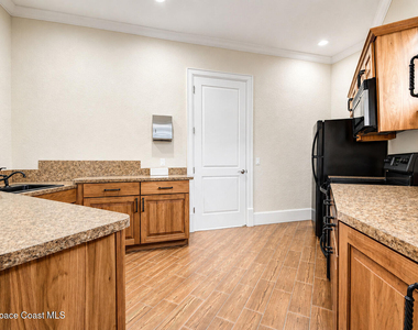 1800 Noel Place - Photo Thumbnail 47