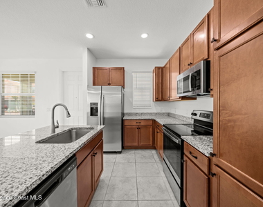 1800 Noel Place - Photo Thumbnail 15