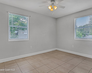 807 Hillsdale Drive - Photo Thumbnail 20