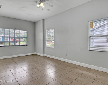 807 Hillsdale Drive - Photo Thumbnail 15