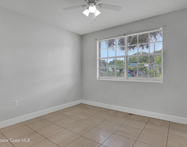807 Hillsdale Drive - Photo Thumbnail 18
