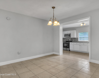 807 Hillsdale Drive - Photo Thumbnail 7