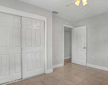 807 Hillsdale Drive - Photo Thumbnail 21
