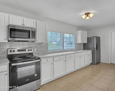 807 Hillsdale Drive - Photo Thumbnail 11