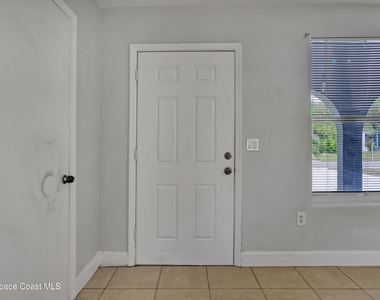 807 Hillsdale Drive - Photo Thumbnail 3