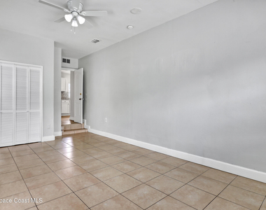 807 Hillsdale Drive - Photo Thumbnail 17