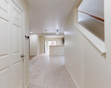 16510 Mandate Drive - Photo Thumbnail 4