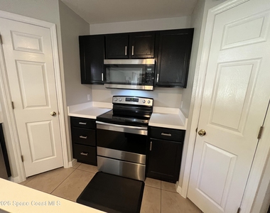 4620 Elena Way - Photo Thumbnail 7