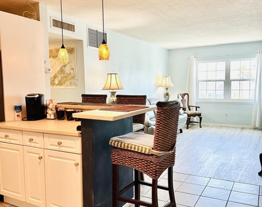 230 Columbia Drive - Photo Thumbnail 7