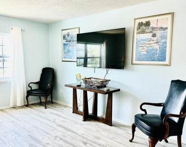 230 Columbia Drive - Photo Thumbnail 8