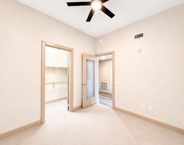 9787 Katy Freeway - Photo Thumbnail 7