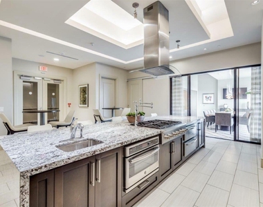 9787 Katy Freeway - Photo Thumbnail 17