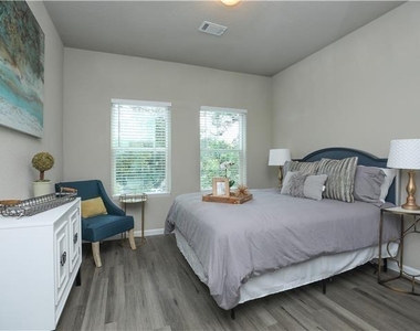 707 Garrett Street - Photo Thumbnail 12