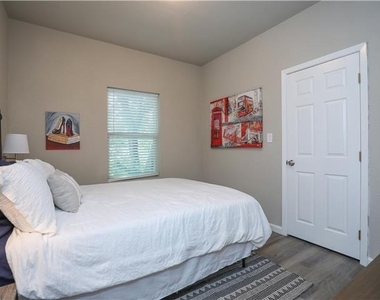 707 Garrett Street - Photo Thumbnail 17