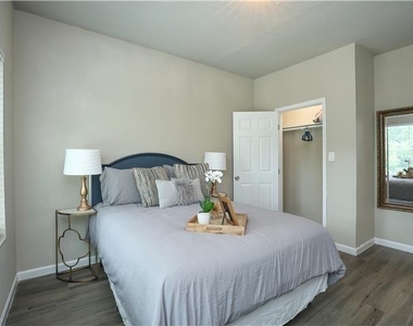 707 Garrett Street - Photo Thumbnail 11