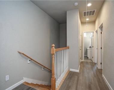 707 Garrett Street - Photo Thumbnail 7