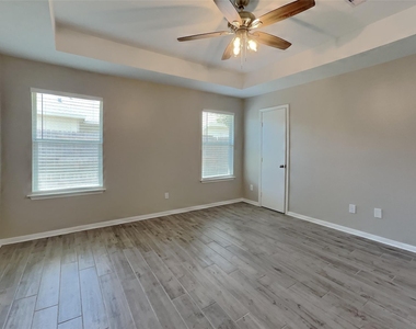 3431 W Rainmill Drive - Photo Thumbnail 8