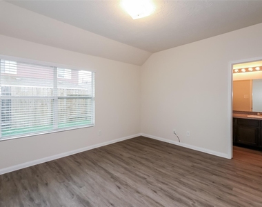 5435 Latta Plantation Lane - Photo Thumbnail 9