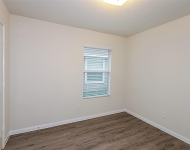 5435 Latta Plantation Lane - Photo Thumbnail 8