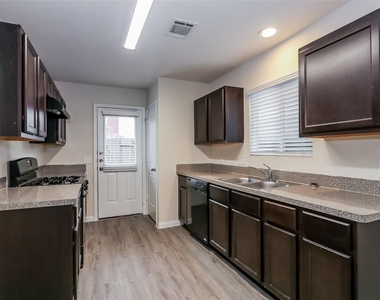 5435 Latta Plantation Lane - Photo Thumbnail 2