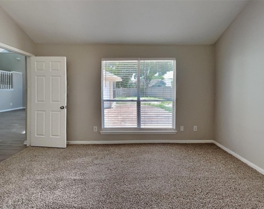 10406 Comanche Springs Court - Photo Thumbnail 8