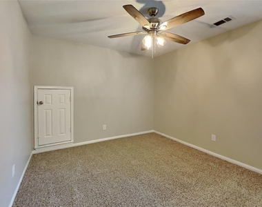 10406 Comanche Springs Court - Photo Thumbnail 15