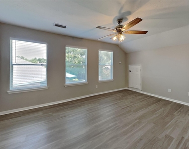 10406 Comanche Springs Court - Photo Thumbnail 17