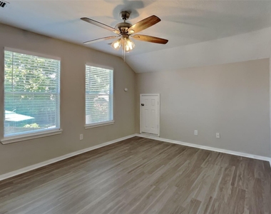 10406 Comanche Springs Court - Photo Thumbnail 18