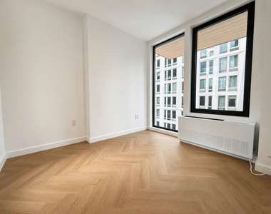 104 Fleet Place - Photo Thumbnail 4