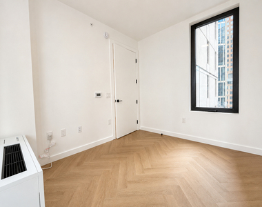 104 Fleet Place - Photo Thumbnail 5
