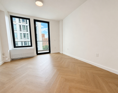 104 Fleet Place - Photo Thumbnail 2