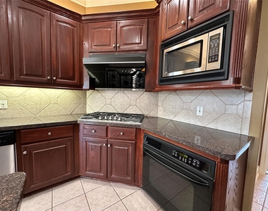 17 Ambleside Crescent Drive - Photo Thumbnail 10
