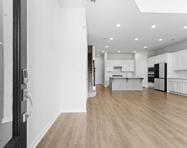 16514 Lake Austin Street - Photo Thumbnail 2