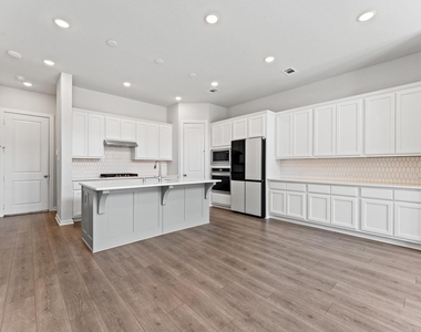 16514 Lake Austin Street - Photo Thumbnail 9