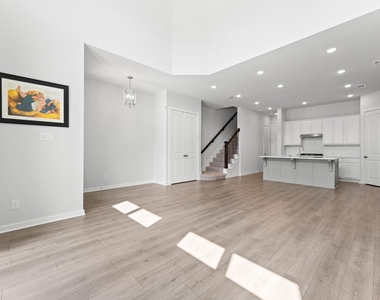 16514 Lake Austin Street - Photo Thumbnail 5