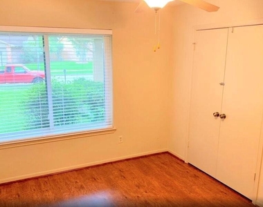15343 Mondrian Drive - Photo Thumbnail 8
