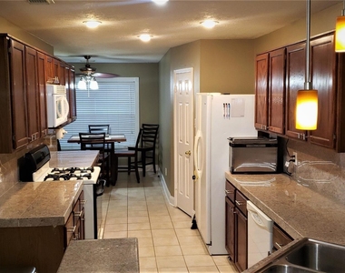 205 Sharnoll Circle - Photo Thumbnail 2