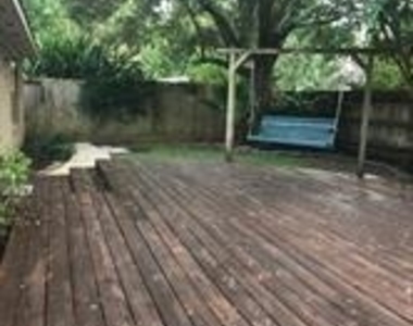 205 Sharnoll Circle - Photo Thumbnail 6