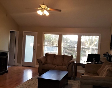 205 Sharnoll Circle - Photo Thumbnail 5