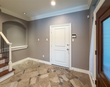 621 Hartman Street - Photo Thumbnail 2