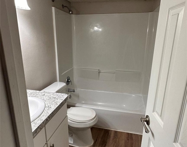 2825 Bellefontaine Street - Photo Thumbnail 7