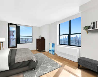 West 87th Street - Photo Thumbnail 3