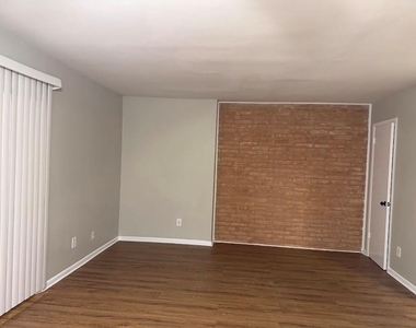 5123 Del Monte Drive - Photo Thumbnail 3