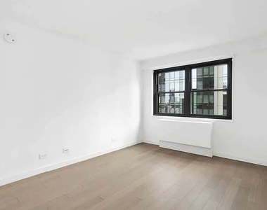 East 39th Street - Photo Thumbnail 3