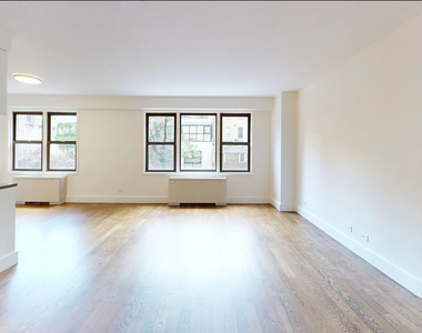 East 63 Street - Photo Thumbnail 4