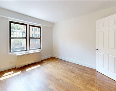 East 63 Street - Photo Thumbnail 10