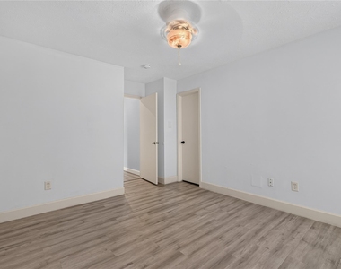7206 Glen Rosa Drive - Photo Thumbnail 14