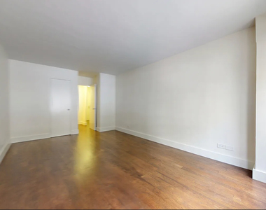 East 63 Street - Photo Thumbnail 2