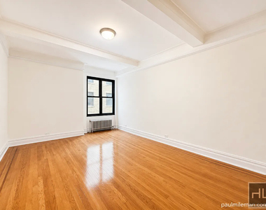 Second Avenue - Photo Thumbnail 1